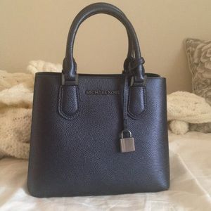 Micheal Kors purse